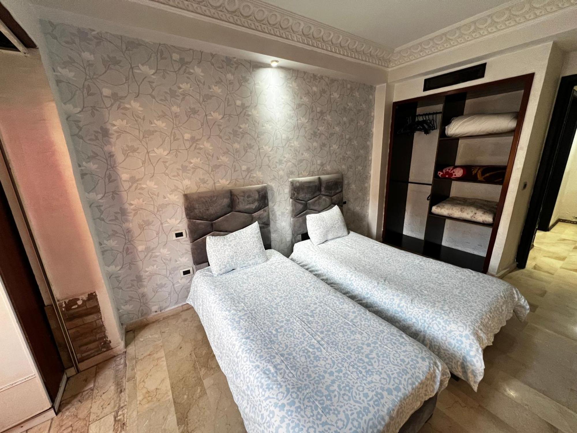Yanis Book Apartment *